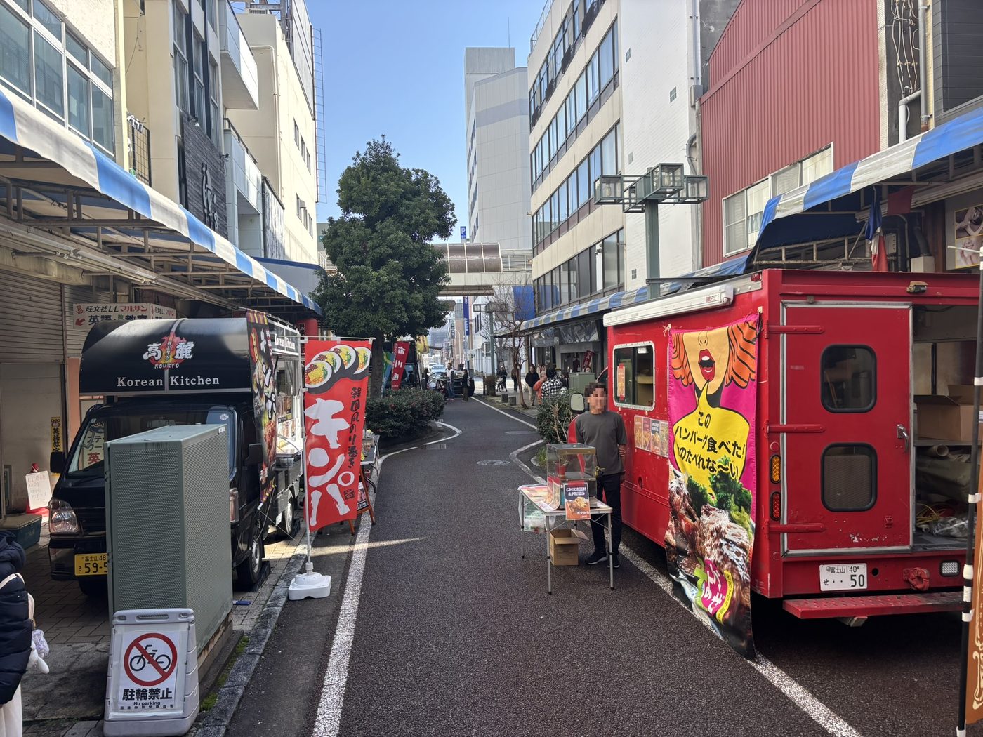 キッチンカーストリートのにぎわい