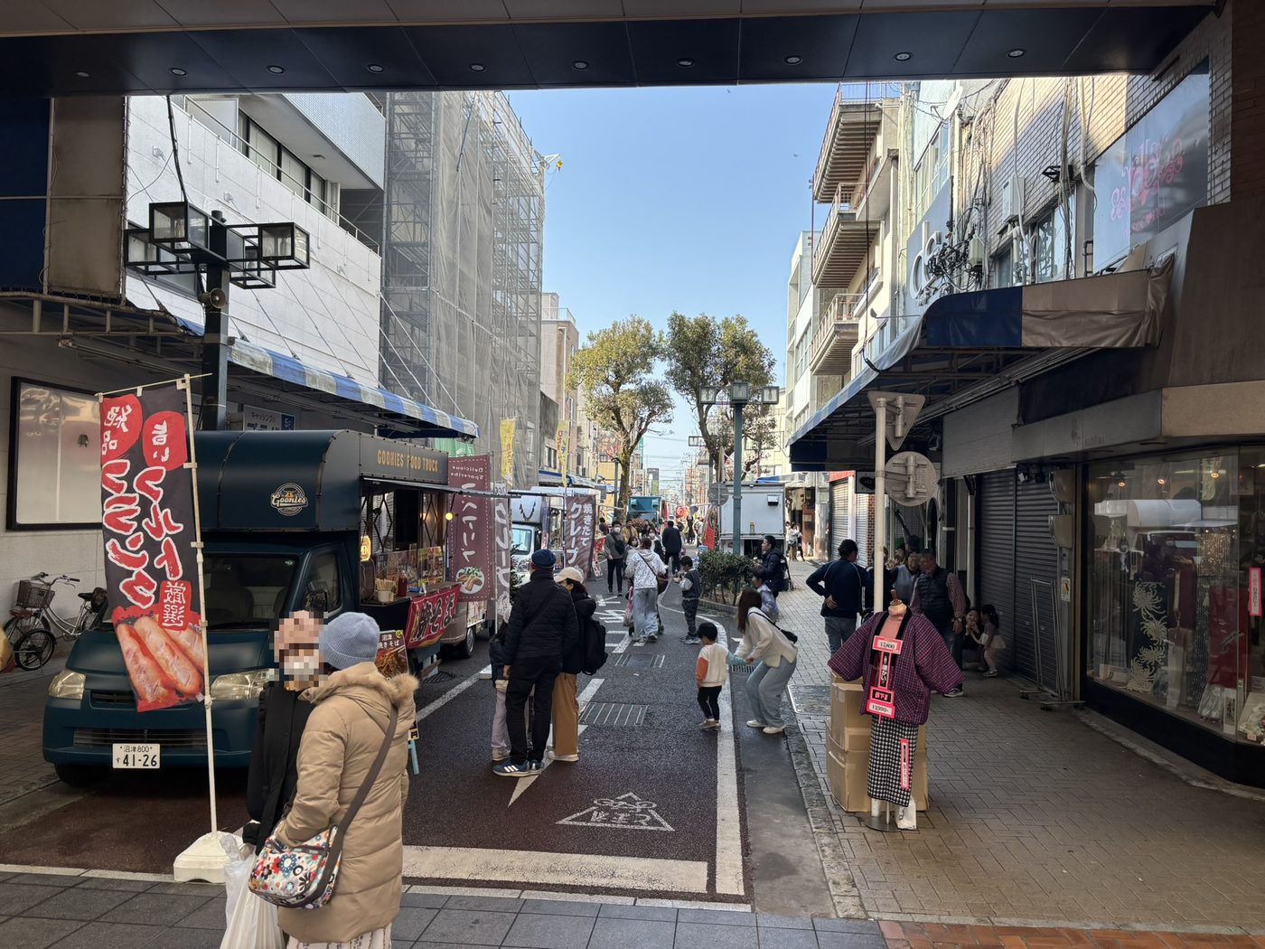 キッチンカーと来場者